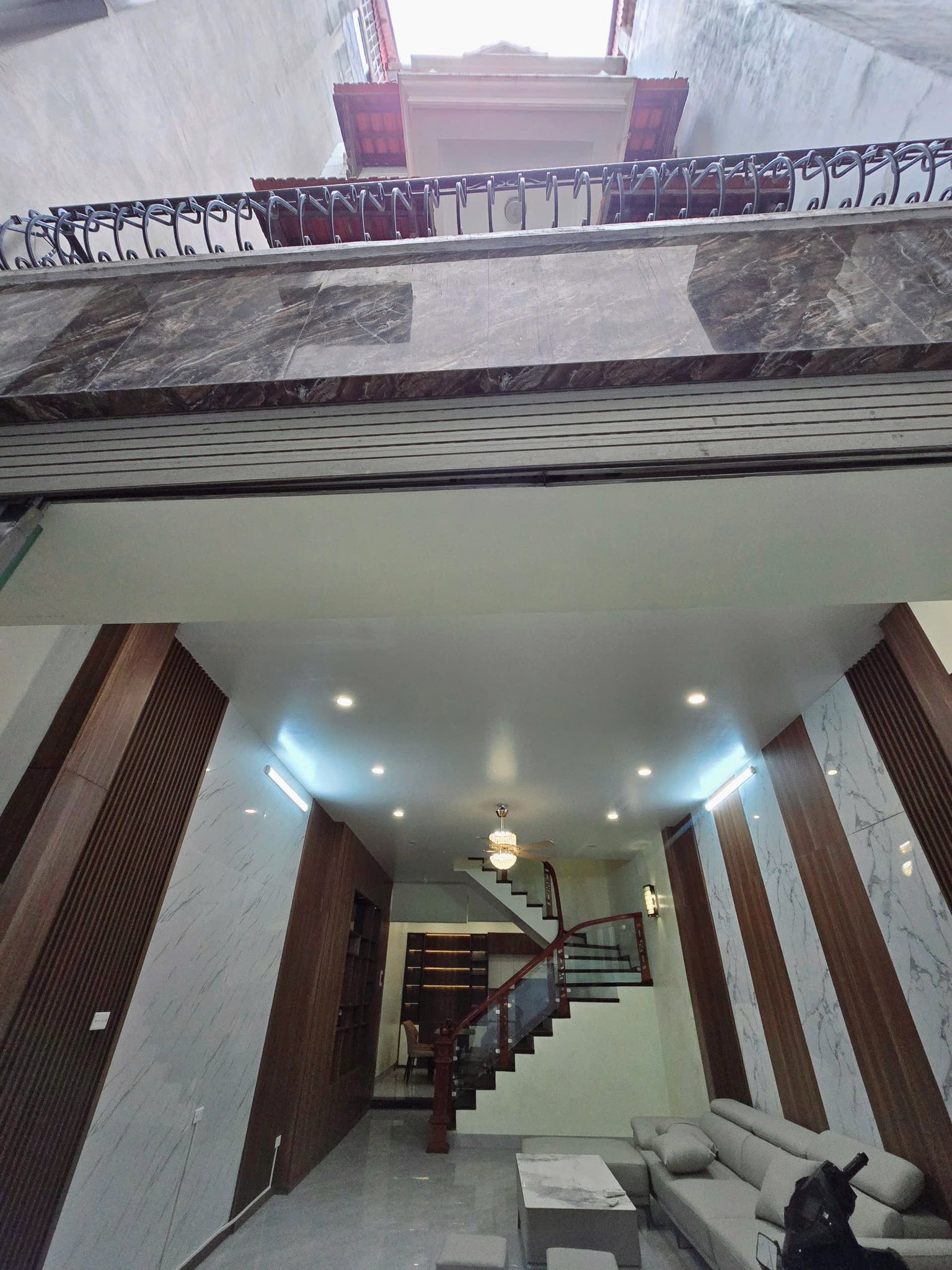 TRUNG TÂM CẦU GIẤY -72M2 -DÂN XÂY CHẮC CHẮN ĐẸP -VÀI BƯỚC RA PHỐ -FULL NỘI THẤT -SẴN Ở - Ảnh chính